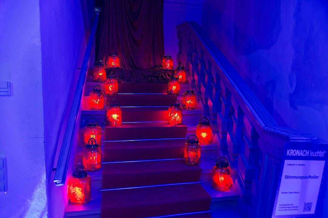 Eine magische Kulisse mit effektvoll platzierter Lichtkunst.