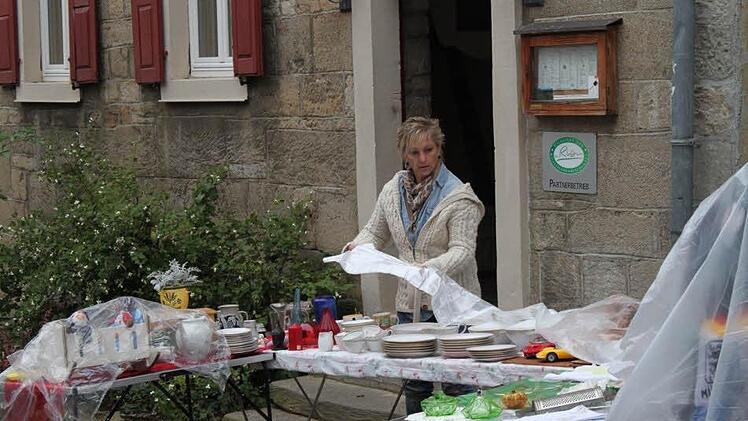 Trödelmarkt bei Regen