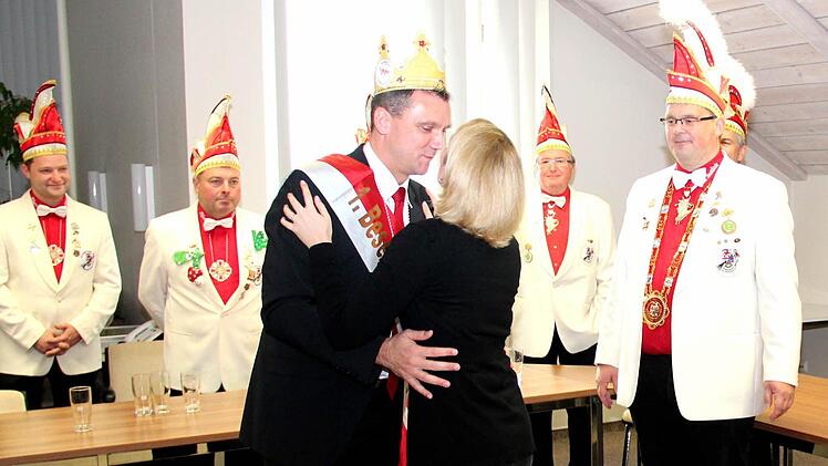 Orden und Küsschen für den Röttenbacher Bürgermeister - von Marion Seel