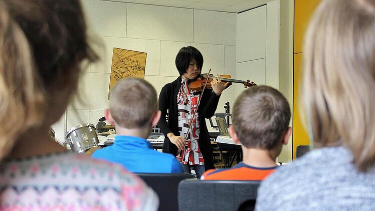 Violinistin Tianwa Yang besuchte die 5. Klasse der Realschule Bad Brückenau. Foto: Julia Raab