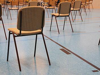 St&uuml;hle, Versammlung, Turnhalle