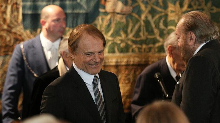 Auch wenn er mittlerweile US-B&uuml;rger ist: Terence Hill sieht sich noch immer als deutsch-italienische Mischung. Als Sohn eines Italieners und einer Deutschen kam er in Venedig zur Welt, verbrachte aber als Kind einige Jahre in der N&auml;he von Dresden. Noch immer spricht er flie&szlig;end Deutsch.