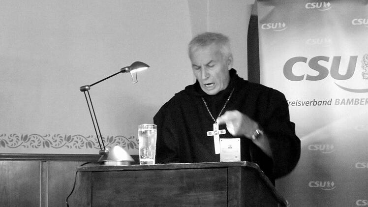 Wolfgang Reichmann als Abt Wolfram  Foto: pr.