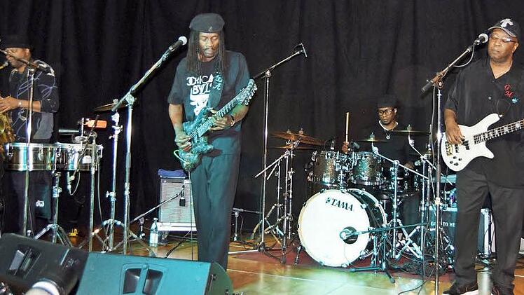 Bernard Allison hat sich mit seiner Band aus dem Schatten seines berühmten Vaters herausgespielt. Foto: Andreas Welz