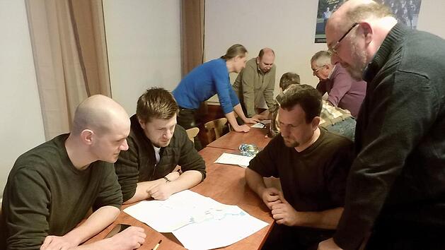 Joachim Hansen, Rainer Hansen, Alexander Schickert und Paul Sänger (v. l.) nahmen Heppstädt unter die Lupe.    Foto: Britta Schnake