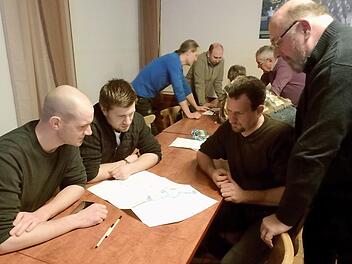 Joachim Hansen, Rainer Hansen, Alexander Schickert und Paul Sänger (v. l.) nahmen Heppstädt unter die Lupe.    Foto: Britta Schnake