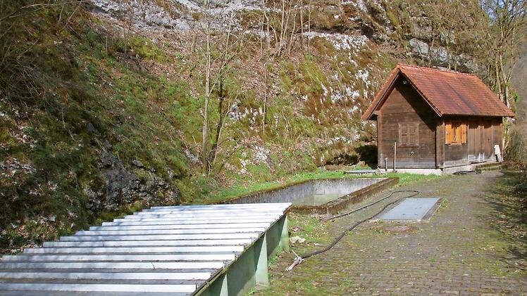 Die Kläranlage Burggaillenreuth, die sich im Wiesenttal an einen Felsen schmiegt, hat bald ausgedient.  Foto: Josef Hofbauer