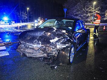 Bei einem Unfall im Landkreis Forchheim wurden drei Menschen schwer verletzt.
