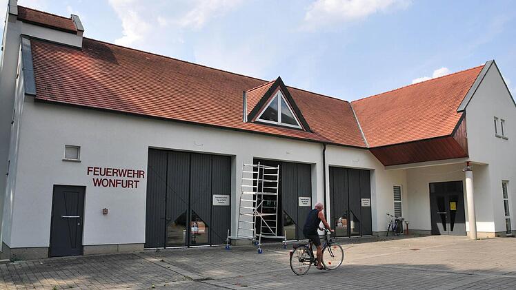 Im Dachgeschoss des Feuerwehrgerätehausesin Wonfurt werden wohl ab dem kommenden Donnerstag Asylbewerber ein Notquartier finden. Foto: Ulrike Langer