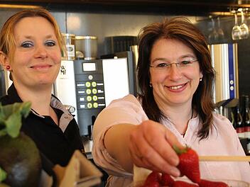 Köchin Shuna Diggelmann (links) und Pächterin Silke Söder setzen im "Le Jeton" auf Regionales.  Foto: B. Borst