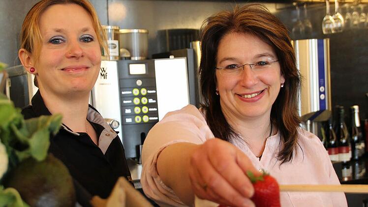 Köchin Shuna Diggelmann (links) und Pächterin Silke Söder setzen im "Le Jeton" auf Regionales.  Foto: B. Borst