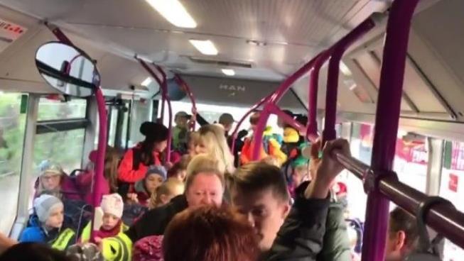 Künftig fahren keine Pendler mehr mit dem  7.50 Uhr-Bus. Die SÜC setzt nämlich einen zusätzlichen Schulbus ein, um die Situation am Morgen zu entschärfen.Radio-Eins
