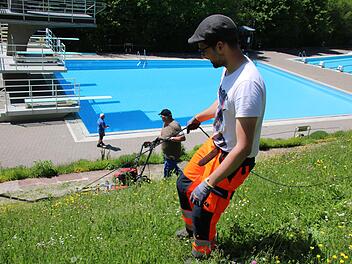 8500 Quadratmeter Wiese musste das Bauhofpersonal der Stadt Bad Kissingen mähen. Am längsten dauern dabei die kleinen Seitenstücke.