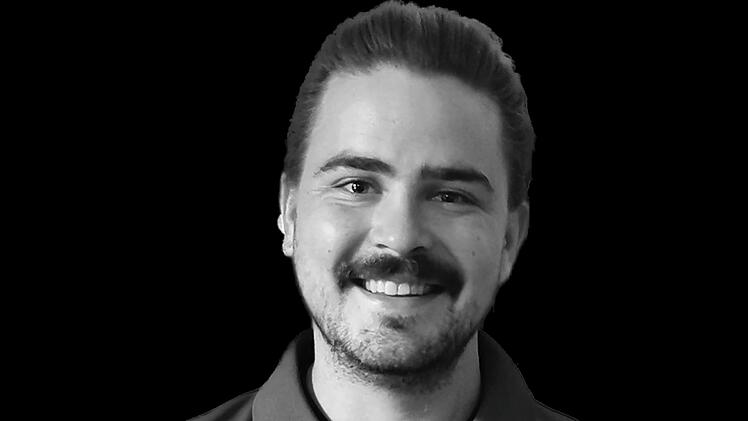 Radio 8 in Trauer: Beliebter Moderator stirbt mit nur 30 Jahren