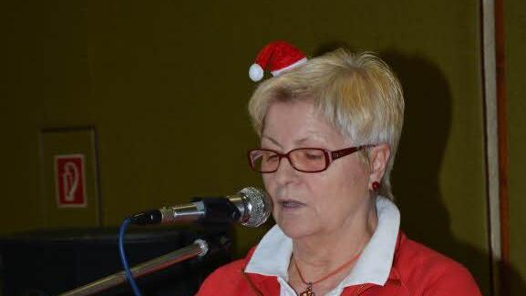 Irene Gundalach unterhielt das Publikum unter anderem mit lustigen Geschichten. Foto: Björn Hein