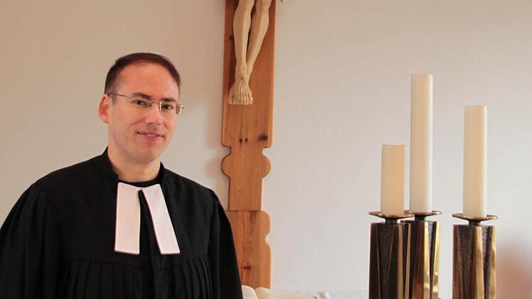 Andreas Gebelein in der evangelischen Kirche in Weismain, wo er am Sonntag als Vikar in einem Gottesdienst vorgestellt wird. Foto: Jürgen Gärtner
