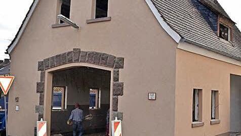Das Zahlbacher Feuerwehrhaus verwandelt sich Stück für Stück in eine Ruine.