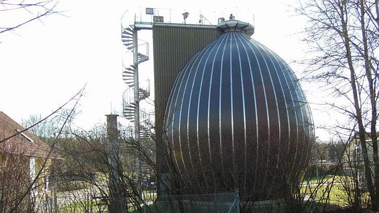 Ein INgenieurbüro prüft, ob der Faulturm der Kläranlage sanierungsbedüftig ist. Foto: Petra Malbrich
