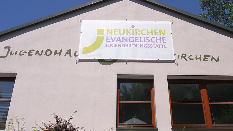 Jugendhaus und Bildungsstätte: In Neukirchen steht einer der zwei Kandidaten für die künftige Jugendbildungsstätte der evangelischen Landeskirche in Bayern. Berthold Köhler