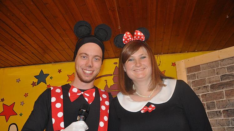 Mickey und Minnie Mouse (Stefan Leinweber und Veronika Nowak) führten durch Mouse in House in Motten. Foto: Petra Heurich