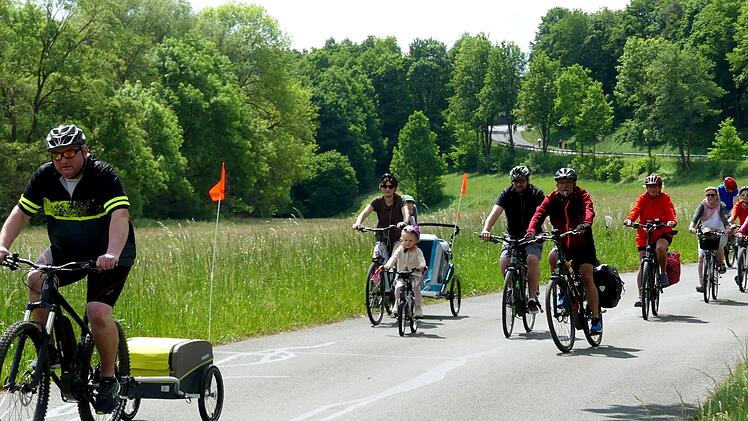 Am Sonntag gehörten die Straßen im Weißmaintal ausschließlich den Radlern, Skatern und Fußgängern. Foto: Dieter Hübner