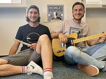 Musikalische Kicker: Johannes (links) und Philipp Kirchner. Foto: Sebastian Schmitt