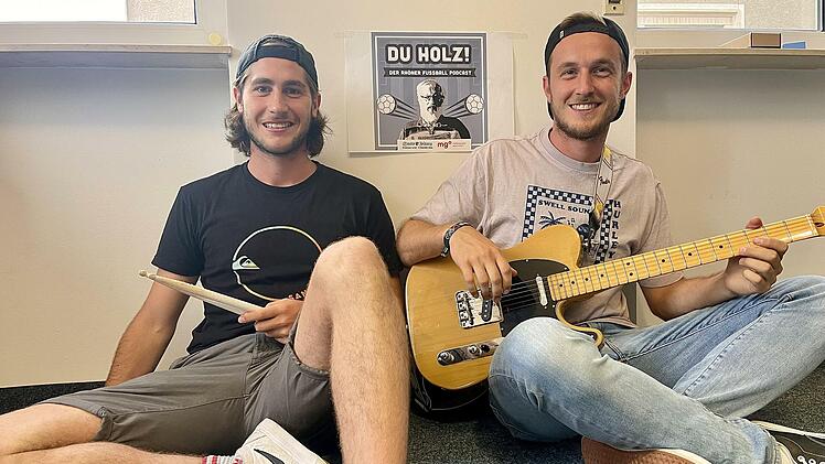 Musikalische Kicker: Johannes (links) und Philipp Kirchner. Foto: Sebastian Schmitt