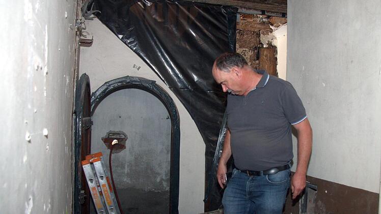 Durch die kleine Tür geht es zum Gewölbekeller.Richard Sänger