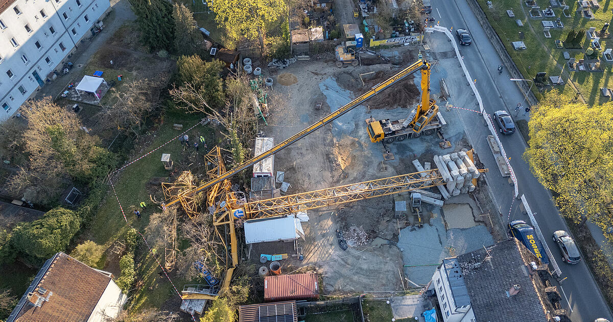Bayreuth: Crane collapses on construction site - | enormous property ...