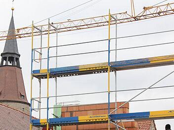 (Noch) nicht ganz so schön: Der Blick vom neuen Deutschen Fastnachtsmuseum auf den Falterturm.