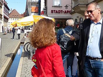 Thomas Mainusch suchte am Samstag den Bürger-Kontakt auf heimischem Pflaster. Foto: Pauline Lindner