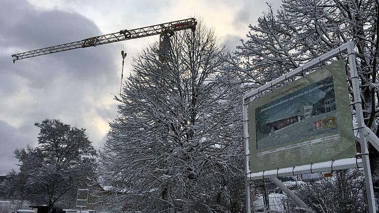 Der Wintereinbruch in Wildflecken bremst den Neubau der Turnhalle etwas aus.Sebastian Schmitt