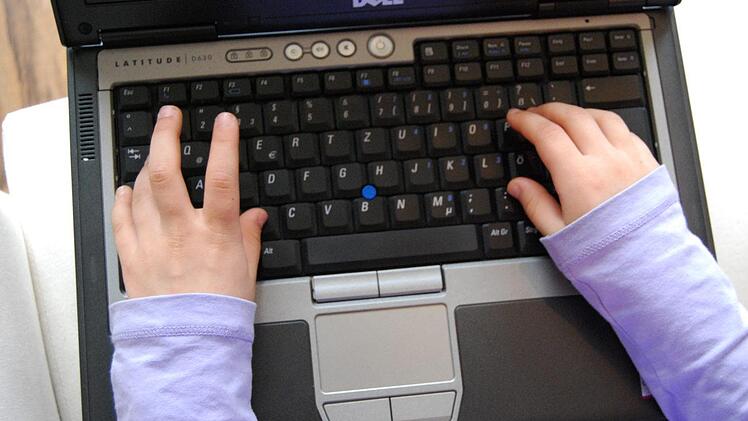 Für bis zu vier Stunden ist am Freitag das Internet der Hammelburger Stadtwerke ausgefallen. Ursache war ein Schaden bei Bauarbeiten.  Foto: Christoph Strotmann, dpa