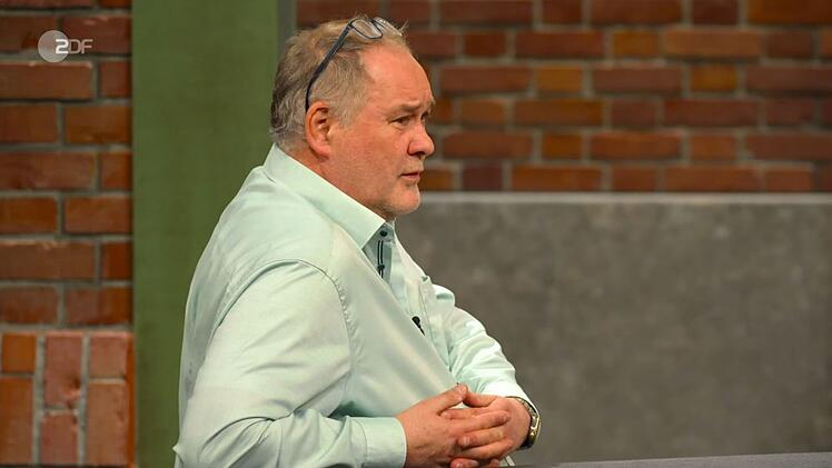 Ganz glücklich schien Walter Lehnertz nicht mit seinem Kauf: "Alter Schwede, da hast du höchstens zehn Euro für bezahlt."