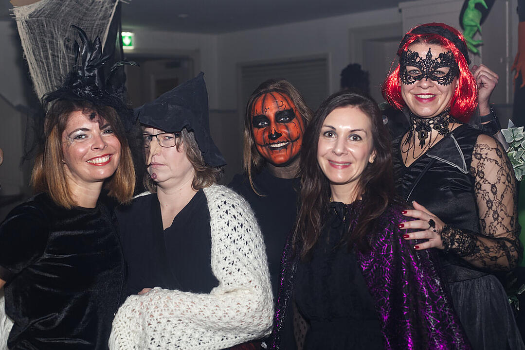 ME & MY (ZOMBIE) GIRLS HALLOWEEN