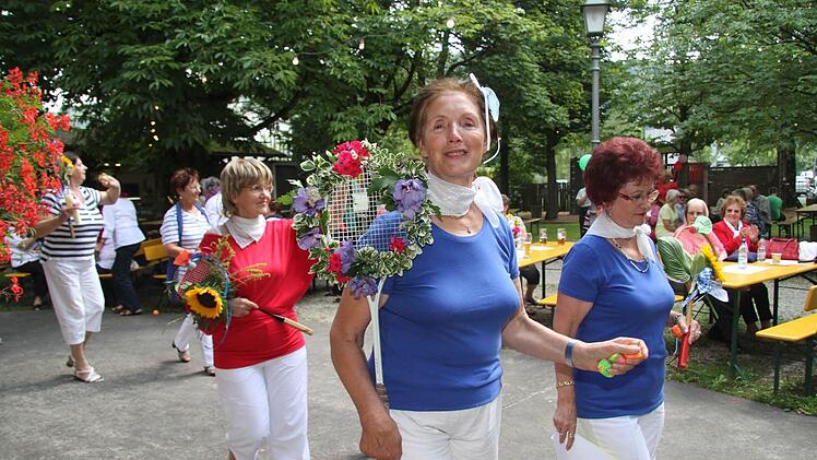 Die Sportlichen Neun haben Badmintonschläger geschmückt und kamen damit auf Platz 1.