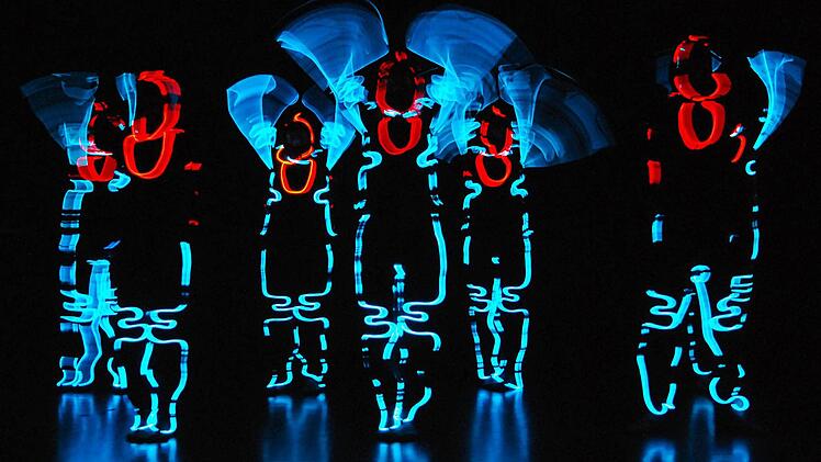 Als Tron-Tänzer sorgten die Mitglieder der Jazzdance-Gruppe Unipart von der VHS Wonfurt zusammen mit Mitgliedern der Crew des "Freien Fernsehens Wonfurt" für Begeisterung.