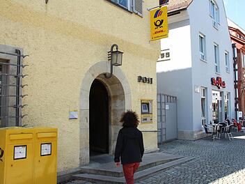 Die Post wird es am Marktplatz bald nicht mehr geben. Die Postbank zieht aus und mit ihr auch die Postagentur. Foto: Andreas Dorsch