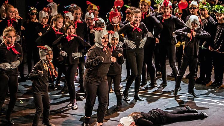 "Compose Janácek": Schüler aus Neustadt und Coburg präsentierten ihre Version der Oper "Das schlaue Füchslein" im Landestheater. Foto: Jochen Berger