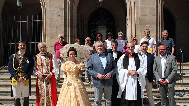 Gruppenbild mit OB und LandratOliver Schmidt