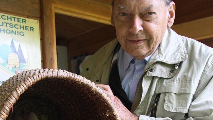 Imker Karl Fischer aus Schimmendorf. Foto: Sonja Adam