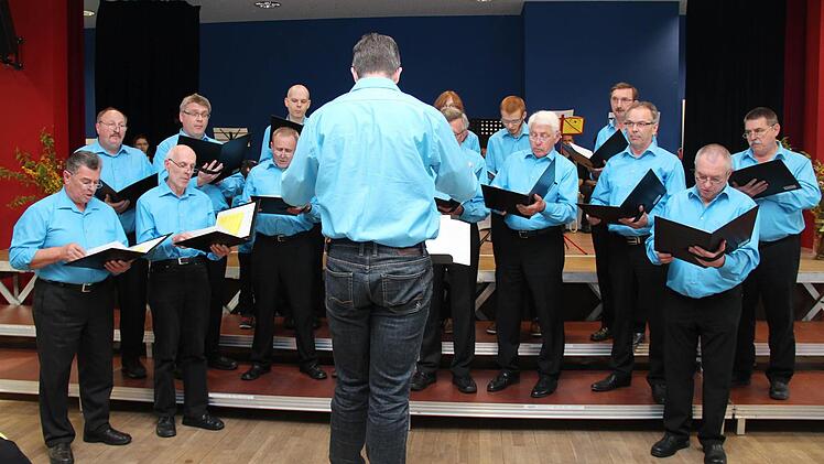 Männergesangverein Weppersdorf, am Pult Dominik Ignatzek Foto: Johanna Blum