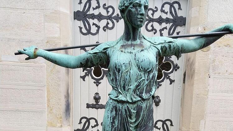 Ferdinand Lepcke: "Hemkehr" vor dem Hexenturm in CoburgFoto: Jochen Berger