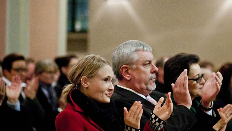 Applaus gab's am Ende auch von Oberfrankens Regierungsvizepräsidentin Petra Platzgummer-Martin, Bürgermeister Norbert Tessmer und Michaela Hofmann, der neuen Leiterin des Kulturbüros der Stadt Coburg (von rechts).