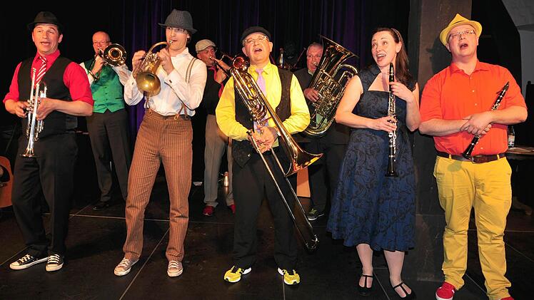 Als weltoffene Vertreter der fränkischen Volksmusik, die auf höchstem Niveau musizieren, offenbarten sich die "Herzensblecher" mit ihrem Konzert in Haßfurt.  Foto: Ulrike Langer