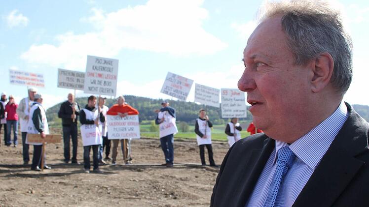 Bürgermeister Volker Schmiechen erklärte sich solidarisch mit den Kauerndorfern. Foto: Sonny Adam