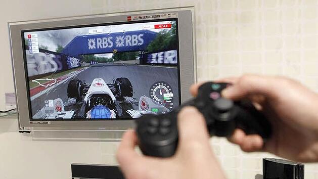 Mit der Streamin-Plattform Stadia möchte Google ins Gaming Geschäft einsteigen. Werden Spielekonsolen bald nicht mehr benötigt? Symbolbild: Sebastian Widmann/dpa