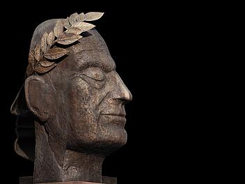 "Gro&szlig;kaiser von Avalon" steht pl&ouml;tzlich in Keller - kurioser Einsatz f&uuml;r bayerische Polizei