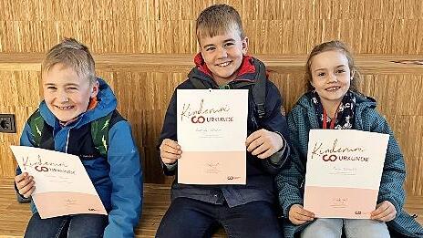 Friedrich und Ludwig B&ouml;rner sowie Sara R&ouml;hricht sind stolze Kinder-Uni-Studis.