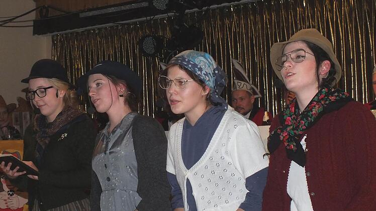 Die Jungfrauen (von links) Chiara Schnitzer, Chiara Iacona, Juliane Lehnhard und Luise Schädler erflehten sehnlichst einen Mann